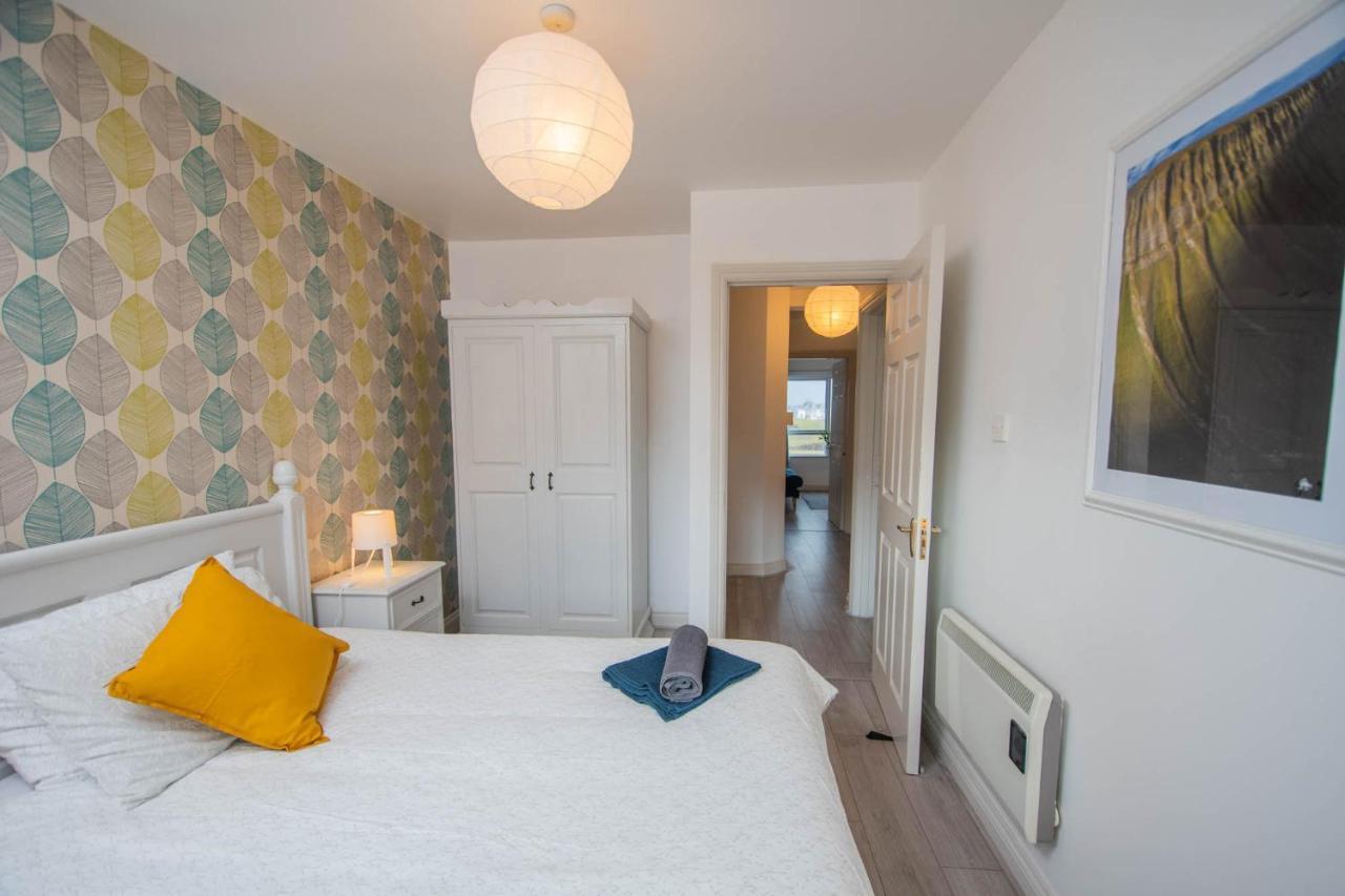 Apartment Centrally Located 2 Bedroom Beach - Views Of The Waves.