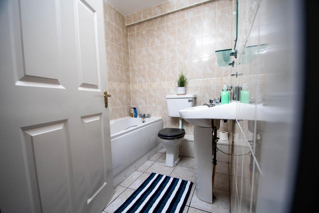 Centrally Located 2 Bedroom Beach - Views Of The Waves. * Bundoran