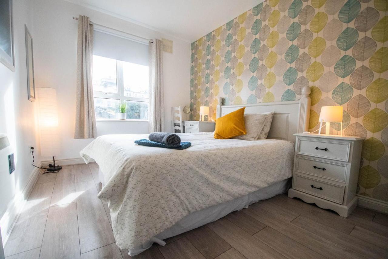 Centrally Located 2 Bedroom Beach - Views Of The Waves. * Bundoran