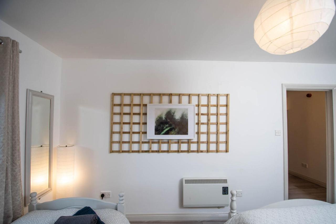 Centrally Located 2 Bedroom Beach - Views Of The Waves. * Bundoran