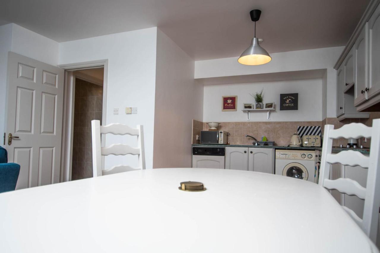 Centrally Located 2 Bedroom Beach - Views Of The Waves. Apartment Bundoran