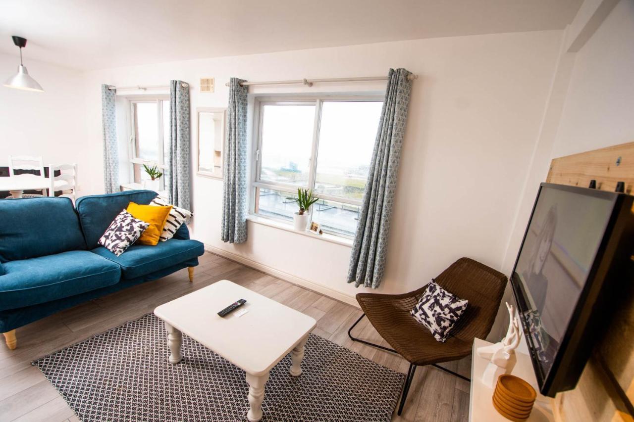 Centrally Located 2 Bedroom Beach - Views Of The Waves.
